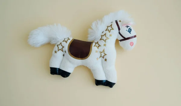 Cavallo peluche, simbolo dell'anno — Foto Stock