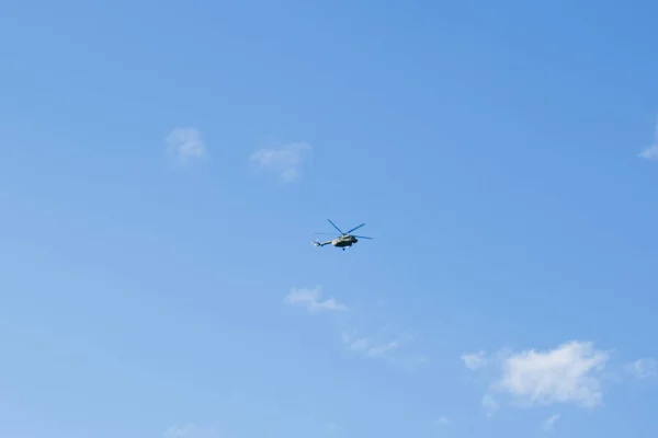 Helicopter on a background of blue sky with clouds — Stock Photo, Image