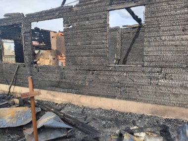 burnt down wooden house, charred dwelling, ashes