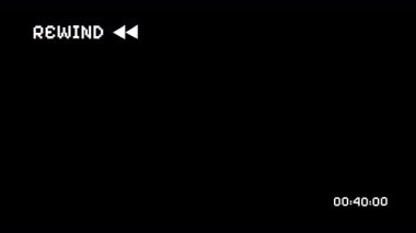 Eski teknolojinin cazibesini bu VHS geri sarma efektiyle yaşayın, klasik video kayıtlarının ve retro estetiğin anılarını canlandırın.