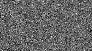 Bir televizyon ekranının yakın çekim görüntüsü statik gürültü gösteriyor, bir arıza etkisi yaratıyor. Siyah ve beyaz pikseller, eski bir televizyon sinyaline veya dijital bir hataya benzeyen rastgele titreşir.