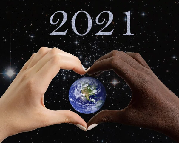 Ano Novo 2021 Cartão Saudação Mãos Pretas Brancas Forma Coração — Fotografia de Stock