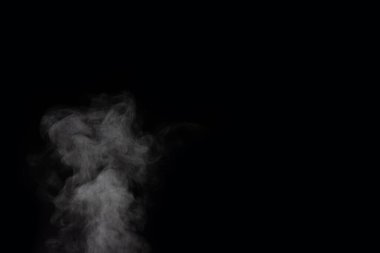 Karanlık bir arka planda duman gördüm. Resimlerde üst üste koymak için soyut arkaplan, tasarım ögesi