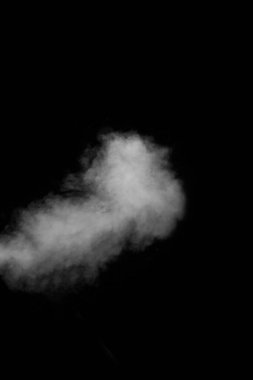 Karanlık bir arka planda duman gördüm. Resimlerde üst üste koymak için soyut arkaplan, tasarım ögesi.