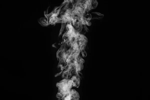 Fragmentos de humo sobre fondo negro. Fondo abstracto, elemento de diseño, para superposición en imágenes — Foto de Stock