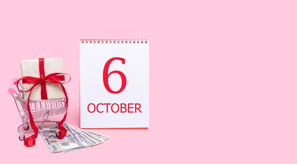 Oktober Eine Geschenkbox Einkaufswagen Dollars Und Ein Kalender Mit Dem — Stockfoto