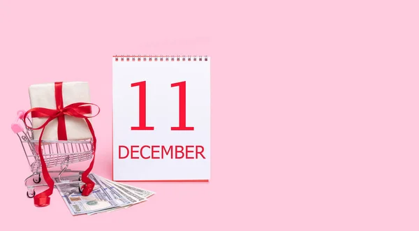 December Presentask Kundvagn Dollar Och Kalender Med Datum Den December — Stockfoto
