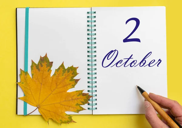 Segundo Día Octubre Mano Escribiendo Fecha Octubre Cuaderno Abierto Con — Foto de Stock