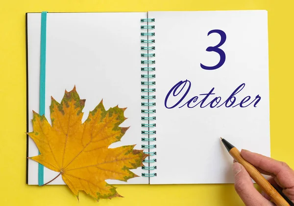 Tercer Día Octubre Mano Escribiendo Fecha Octubre Cuaderno Abierto Con — Foto de Stock
