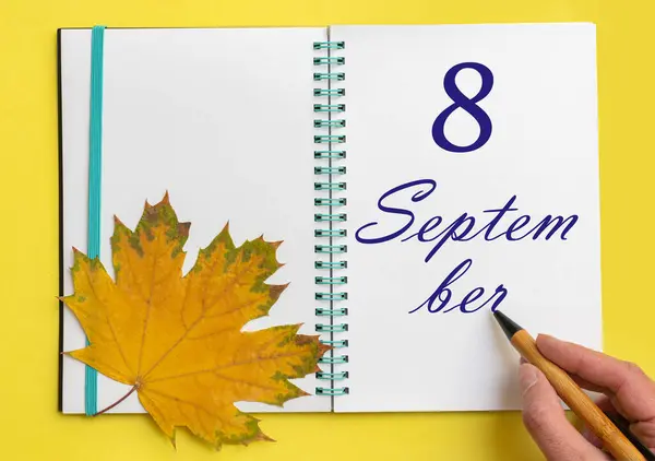 Octavo Día Septiembre Mano Escribiendo Fecha Septiembre Cuaderno Abierto Con — Foto de Stock