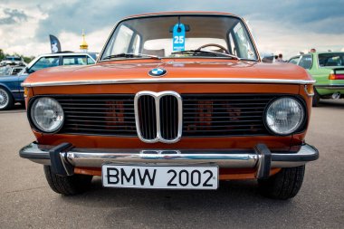 Moskova, Rusya - 13 Temmuz 2019: Seri ve özel yapım kaslı arabalı BMW festivali