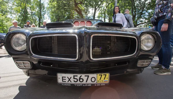 Moscow, Russia - June 29, 2014: The black sports car with the air inlet taken out outside on show of collection Retrofest cars — Stock Photo, Image