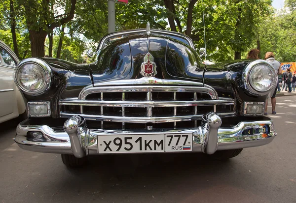 Moskova, Rusya - ö. 29 Haziran 2014: radyatör kafes gaz-12 zim araba koleksiyonu retrofest araba şovu