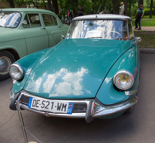 Moskva, Ryssland - den 29 juni, 2014: bil ds citroen på show collection retrofest bilar — Stockfoto