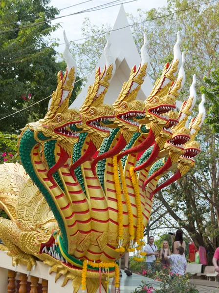 Dragon standbeeld op de grote Boeddha's hill — Stockfoto
