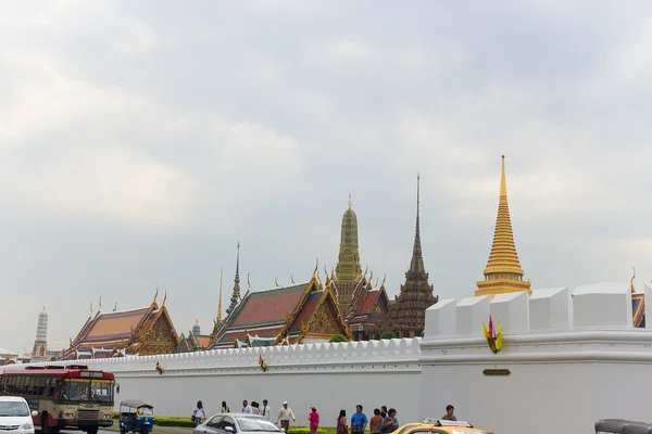 De grand Koninklijk Paleis en de tempel van de Smaragdgroene Boeddha in Bangkok, Thailand — Stockfoto
