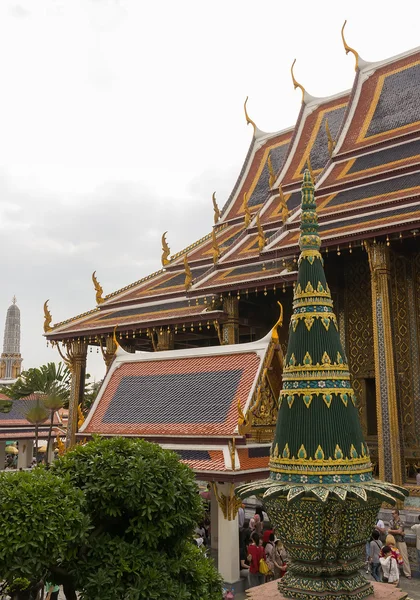 Den stora kungliga palatset och templet med Smaragdbuddhan i Bangkok, Thailand — Stockfoto