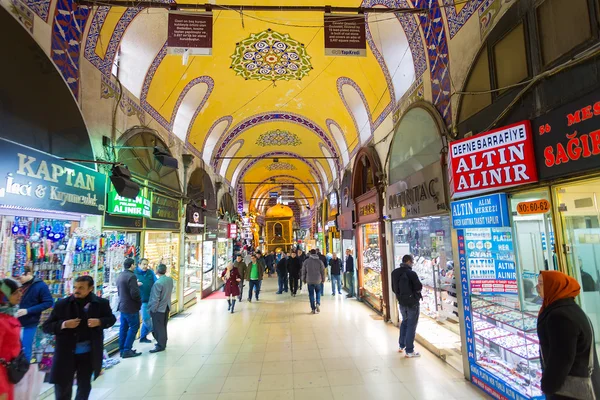 Istambul, Turchia - 27 novembre 2014: Mall Grand Bazaar (auto Kapalascar) a Istanbul, Turchia — Foto Stock
