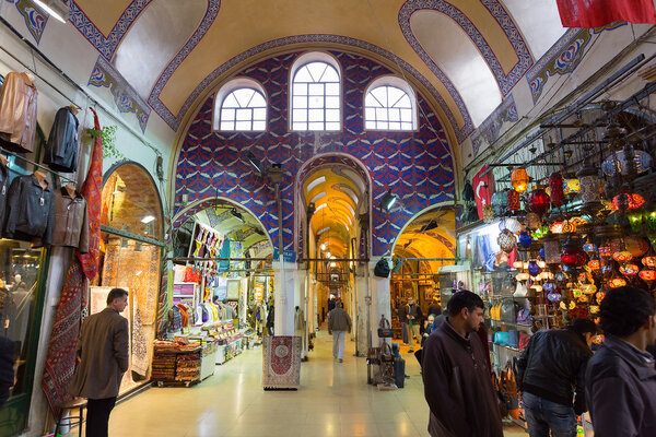 Стамбул, Турция - 27 ноября 2014 г.: Торговый центр Grand Bazaar (Капалья) в Стамбуле, Турция
