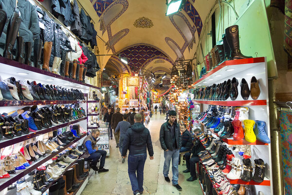 Стамбул, Турция - 27 ноября 2014 г.: Торговый центр Grand Bazaar (Капалья) в Стамбуле, Турция
