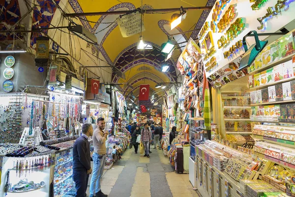 Istambul, Turchia - 27 novembre 2014: Mall Grand Bazaar (auto Kapalascar) a Istanbul, Turchia — Foto Stock