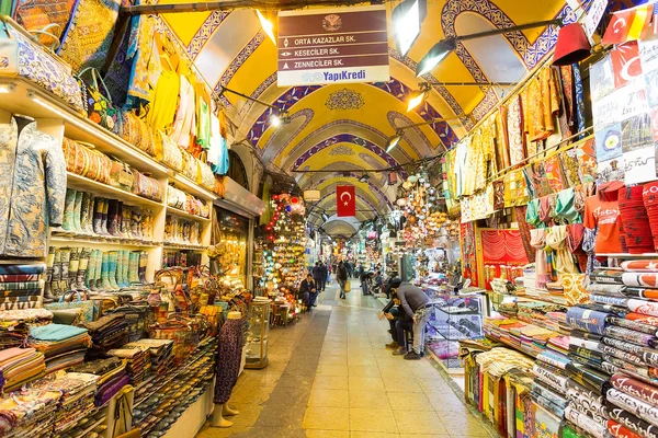 Istambul, Turquia - 27 de novembro de 2014: Mall Grand Bazaar (Kapaléxcar) em Istambul, Turquia Imagens Royalty-Free