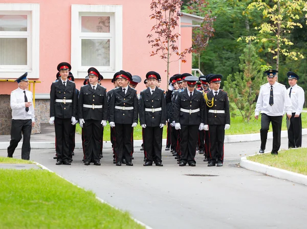 Moscou, Rússia - 1 de setembro de 2015: Desfile no dia 1 de setembro no Primeiro Corpo de Cadetes de Moscou — Fotografia de Stock