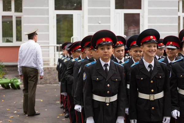Mosca, Russia - 1 settembre 2015: Sfilata il 1 settembre nel Primo Corpo dei Cadetti di Mosca — Foto Stock