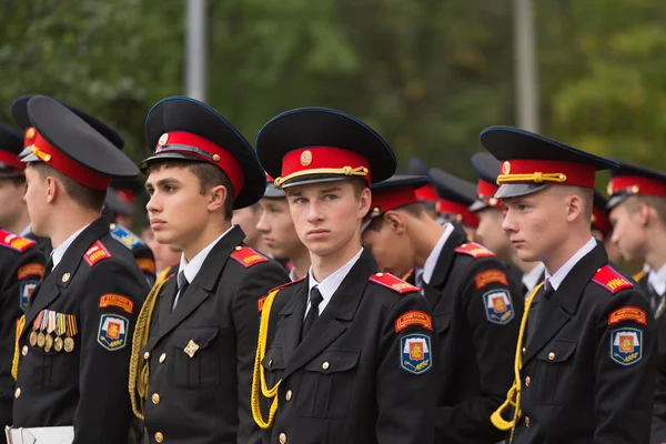 Moscú, Rusia - 1 de septiembre de 2015: Desfile el 1 de septiembre en el Primer Cuerpo de Cadetes de Moscú —  Fotos de Stock