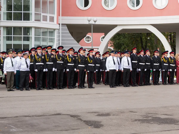 Moscú, Rusia - 1 de septiembre de 2015: Desfile el 1 de septiembre en el Primer Cuerpo de Cadetes de Moscú —  Fotos de Stock