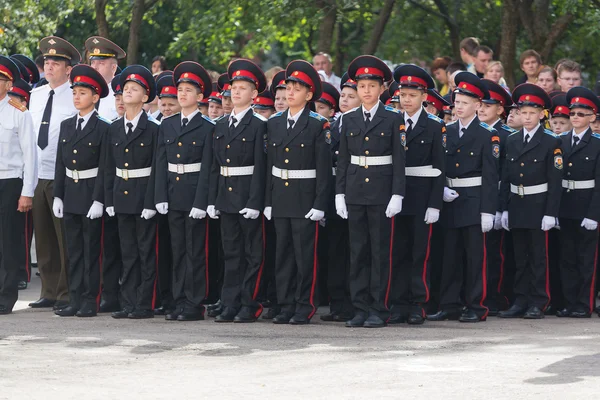 Moscú, Rusia - 1 de septiembre de 2015: Desfile el 1 de septiembre en el Primer Cuerpo de Cadetes de Moscú —  Fotos de Stock