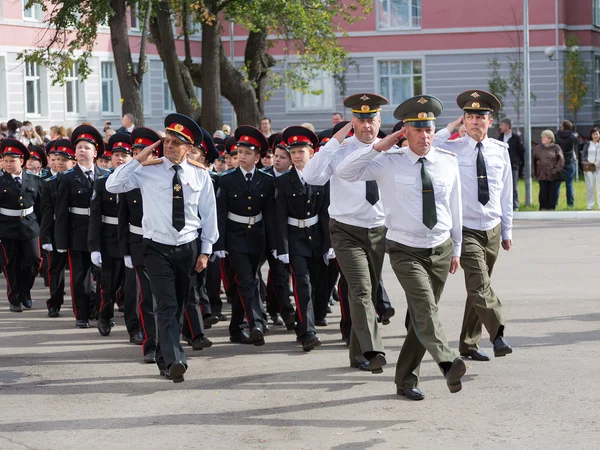 Moscou, Rússia - 1 de setembro de 2015: Desfile no dia 1 de setembro no Primeiro Corpo de Cadetes de Moscou — Fotografia de Stock