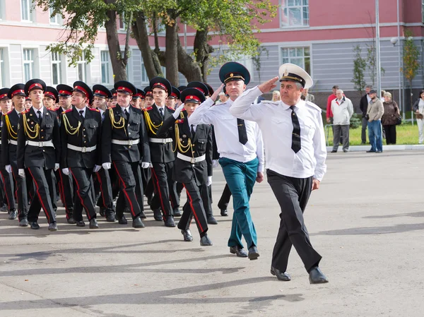 Moscú, Rusia - 1 de septiembre de 2015: Desfile el 1 de septiembre en el Primer Cuerpo de Cadetes de Moscú — Foto de Stock