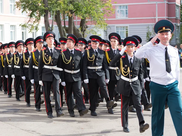 Moscou, Russie - 1er septembre 2015 : Défilé le 1er septembre dans le premier corps des cadets de Moscou — Photo