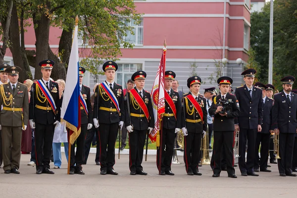 Moscou, Rússia - 1 de setembro de 2015: Desfile no dia 1 de setembro no Primeiro Corpo de Cadetes de Moscou Imagens Royalty-Free