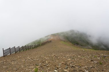 Yaz aylarında dağ manzara gün Krasnaya Polyana Rosa Khutor