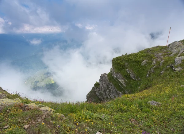 Ορεινό τοπίο ημέρα Rosa Khutor στο Κράσναγια Πολιάνα το καλοκαίρι — Φωτογραφία Αρχείου