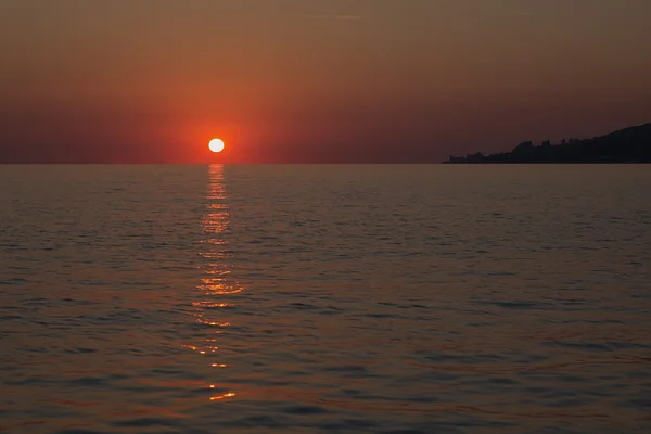 Закат на морском курорте Адлер / Сочи летом — стоковое фото