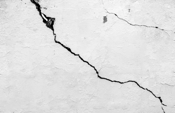 Siyah ve beyaz alçılı tuğla duvar kavramı. Arka planda çatlaklar, desenler ve arka planda dokular. Beton yüzeyler biraz pürüzlüdür. Rastgele, dikişsiz duvar deseni