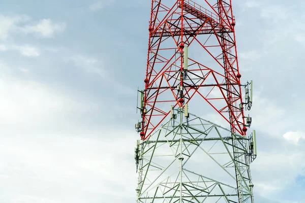 Torre Telecomunicações Pilares Torre Céu Torre Telecomunicações Com Fundo Céu — Fotografia de Stock