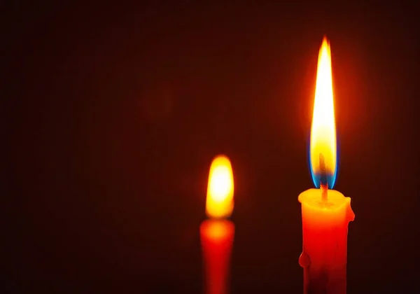 Kaars Aangestoken Het Donker Kaarsvlam Nachts Lichtontwerp Voor Achtergrond — Stockfoto