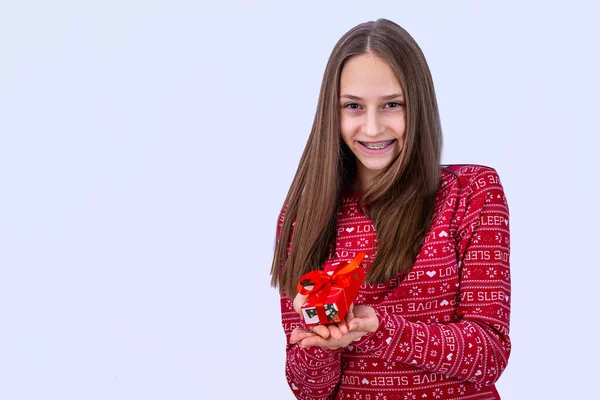 Young Caucasian Girl Dental Braces Smiling Emotional Girl Holding Gifts — 스톡 사진