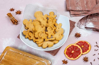 Zencefilli kurabiye hazır. Fotoğrafı kapat..