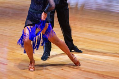 Kadın ve erkek Latince dans programı. Uluslararası rekabet.