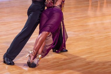 Kadın ve erkek Latince dans programı. Uluslararası rekabet. 