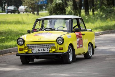 Minsk, Belarus, 11.06.2017. Trabant 601S, VEB Sachsenring Automobilwerke Zwickau tarafından üretilen eski bir Doğu Almanya otomobili..