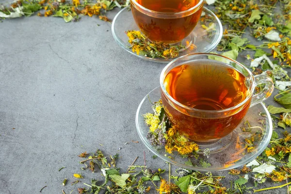 Дві Склянки Трав Яного Чаю — стокове фото