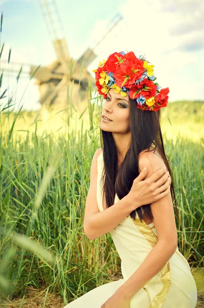 Chica ucraniana con bandera — Foto de Stock