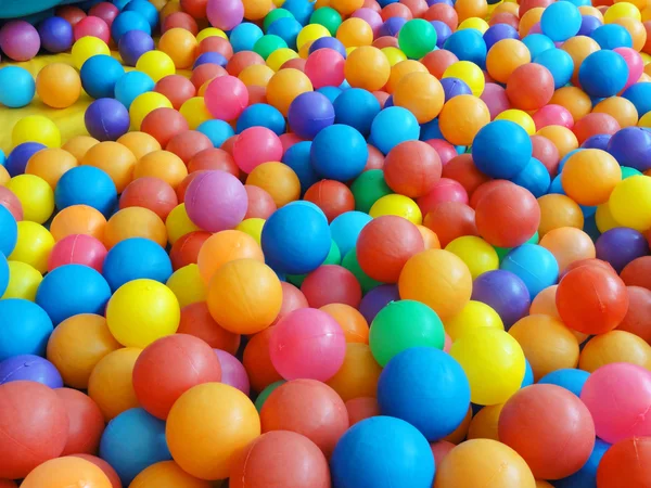 Boule en plastique coloré — Photo