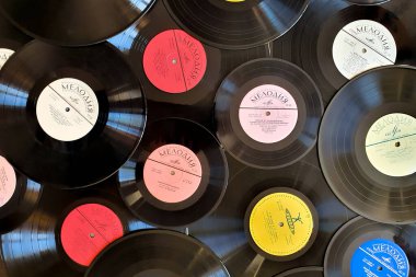 Saint Petersburg, Rusya - 02.09.2021: Vinil müzik arkaplanı